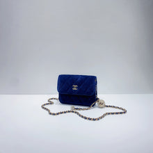 画像をギャラリービューアに読み込む, No.3723-Chanel Pearl Crush Clutch With Chain (Brand New / 全新貨品)

