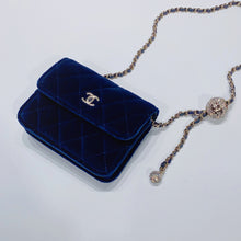 Load image into Gallery viewer, No.3723-Chanel Pearl Crush Clutch With Chain (Brand New / 全新貨品)
