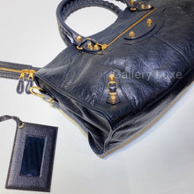 Load image into Gallery viewer, No.2824-Balenciaga Gold Part Time Shoulder Bag
