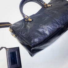 Load image into Gallery viewer, No.2824-Balenciaga Gold Part Time Shoulder Bag
