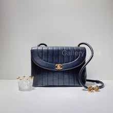 이미지를 갤러리 뷰어에 로드 , No.2827-Chanel Vintage Lambskin Vertical Lines Shoulder Bag
