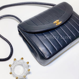 No.2827-Chanel Vintage Lambskin Vertical Lines Shoulder Bag