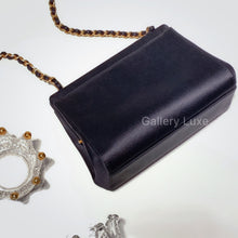 Charger l&#39;image dans la galerie, No.2143-Chanel Vintage Satin Shoulder Bag
