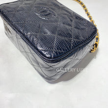 Load image into Gallery viewer, No.2076-Chanel Vintage Lizard Camera Bag
