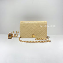 Charger l&#39;image dans la galerie, No.2308-Chanel Vintage Lambskin Flap Bag
