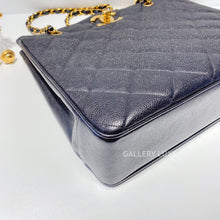将图片加载到图库查看器，No.2295-Chanel Vintage Caviar TurnLock Shoulder Bag
