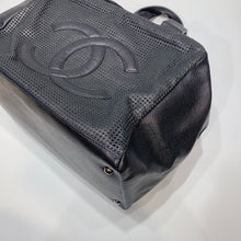Load image into Gallery viewer, No.3741-Chanel Large Cape Cod Handbag
