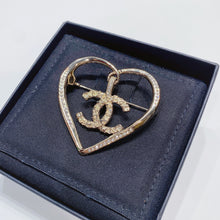 Load image into Gallery viewer, No.3635-Chanel Metal Crystal Heart Brooch
