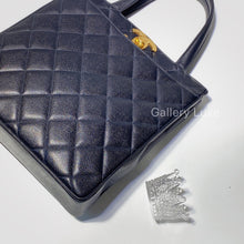 Charger l&#39;image dans la galerie, No.2525-Chanel Vintage Caviar Turn Lock Handbag
