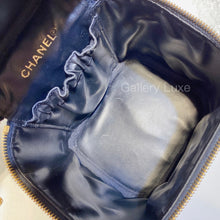 Load image into Gallery viewer, No.2840-Chanel Vintage Caviar Vanity Case
