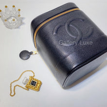 Load image into Gallery viewer, No.2840-Chanel Vintage Caviar Vanity Case
