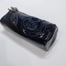 Load image into Gallery viewer, No.3736-Chanel Medium Tweed Petals Case
