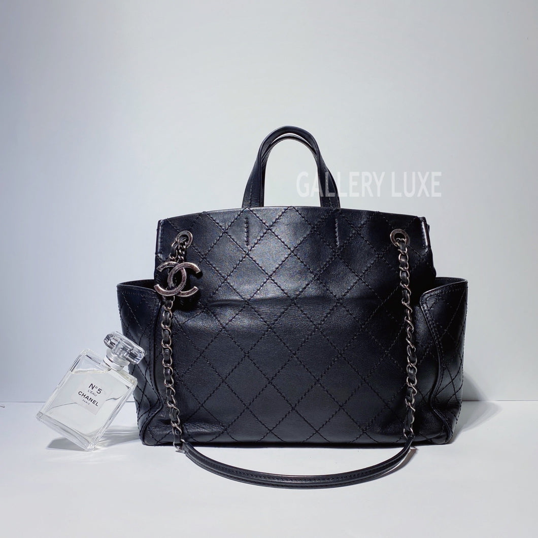 No.3370-Chanel Calfskin CC Pocket Tote Bag