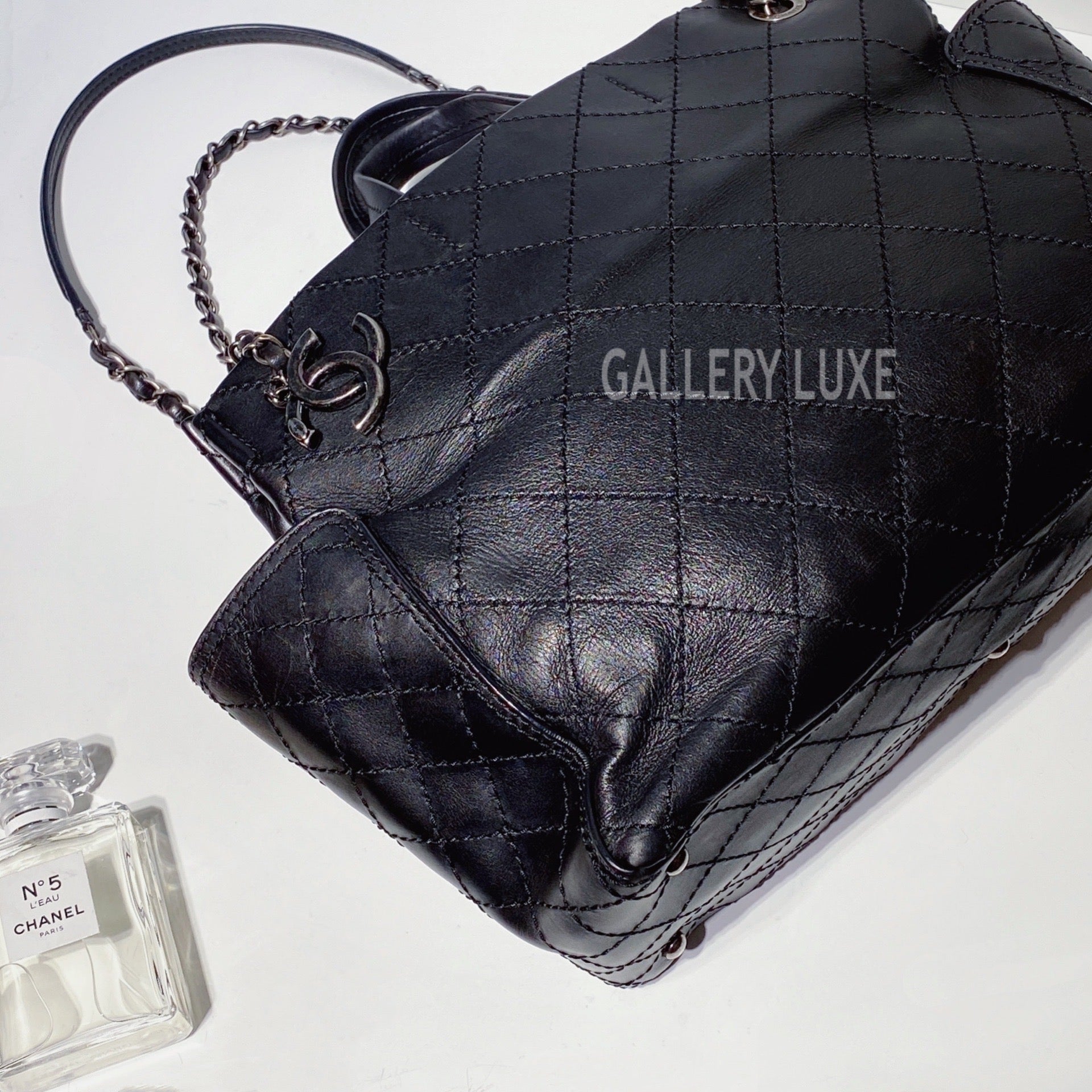 No.3370-Chanel Calfskin CC Pocket Tote Bag – Gallery Luxe