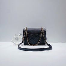 Charger l&#39;image dans la galerie, No.001511-Chanel Caviar Chic Trip Flap Bag
