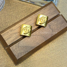 Load image into Gallery viewer, No.2401-Chanel Vintage CC Clip Earrings
