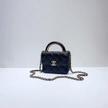将图片加载到图库查看器，No.3734-Chanel Charming Handle Clutch With Chain (Unused / 未使用品)
