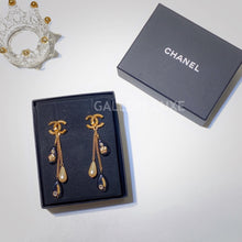 Load image into Gallery viewer, No.2861-Chanel Drop Pearl with Coco Mark Earrings

