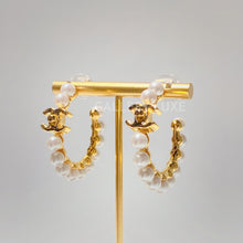 Load image into Gallery viewer, No.2849-Chanel Pearl Hoop Earrings (Brand New / 全新)
