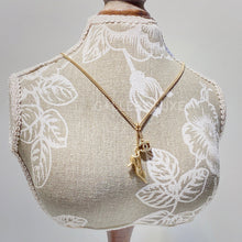 將圖片載入圖庫檢視器 No.2795-Chanel Gold High Heels Necklace
