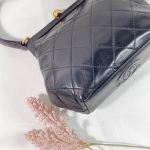 Load image into Gallery viewer, No.2318-Chanel Vintage Lambskin Kiss-Lock Handbag

