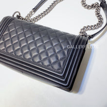 Load image into Gallery viewer, No.2889-Chanel Lambskin Boy 25cm
