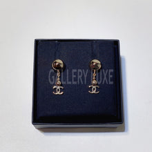画像をギャラリービューアに読み込む, No.3147-Chanel Gold Metal Drop Coco Mark Earrings
