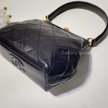 将图片加载到图库查看器，No.2540-Chanel Vintage Lambskin Kiss-Lock Handbag
