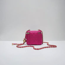Charger l&#39;image dans la galerie, No.3740-Chanel Pearl Crush Clutch With Chain (Unused / 未使用品)
