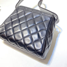 Load image into Gallery viewer, No.3048-Chanel Vintage Lambskin Handbag
