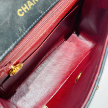 이미지를 갤러리 뷰어에 로드 , No.3596-Chanel Vintage Lambskin Classic Flap Mini 17cm

