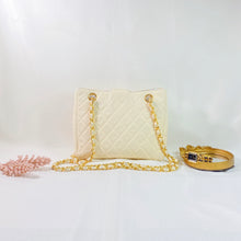 Load image into Gallery viewer, No.2327-Chanel Vintage Lambskin Tote Bag
