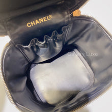 Load image into Gallery viewer, No.2548-Chanel Vintage Caviar Vanity Case
