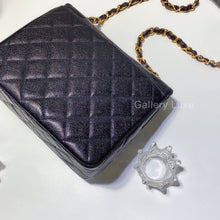 Load image into Gallery viewer, No.2550-Chanel Vintage Caviar Turn Lock Flap Bag
