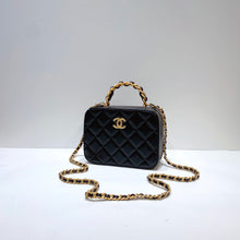 Load image into Gallery viewer, No.3652-Chanel Lambskin Small Handle Vanity Case(Brand New / 全新貨品)
