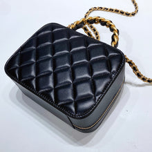 将图片加载到图库查看器，No.3652-Chanel Lambskin Small Handle Vanity Case(Brand New / 全新貨品)
