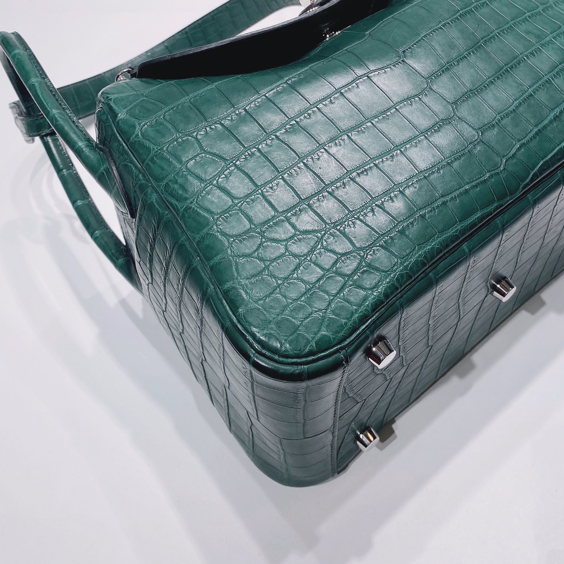 Hermes Lindy 30 in Pelouse: Crocodile Handbag