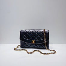 이미지를 갤러리 뷰어에 로드 , No.3650-Chanel Vintage Lambskin Diana Bag 25cm With Back Pocket
