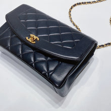 将图片加载到图库查看器，No.3650-Chanel Vintage Lambskin Diana Bag 25cm With Back Pocket
