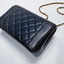 画像をギャラリービューアに読み込む, No.3650-Chanel Vintage Lambskin Diana Bag 25cm With Back Pocket
