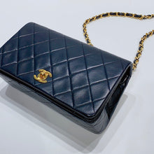 Load image into Gallery viewer, No.001532-Chanel Vintage Lambskin Mini Flap Bag
