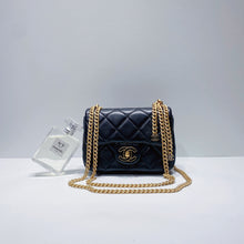 Load image into Gallery viewer, No.3656-Chanel Lambskin Pending CC Flap Bag
