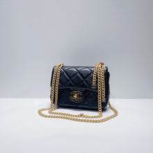 Load image into Gallery viewer, No.3656-Chanel Lambskin Pending CC Flap Bag
