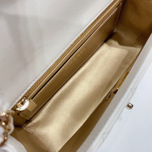 画像をギャラリービューアに読み込む, No.3761-Chanel Pearl Crush Mini Flap Bag 20cm (Brand New / 全新貨品)
