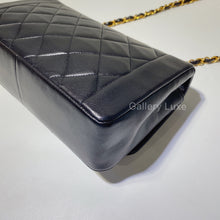Charger l&#39;image dans la galerie, No.2559-Chanel Vintage Lambskin Diana Bag 25cm
