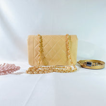 Load image into Gallery viewer, No.2337-Chanel Vintage Diana 22cm

