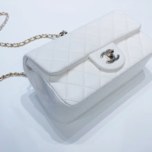 画像をギャラリービューアに読み込む, No.3761-Chanel Pearl Crush Mini Flap Bag 20cm (Brand New / 全新貨品)
