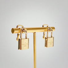 Load image into Gallery viewer, No.2954-Louis Vuitton Lock It Earrings
