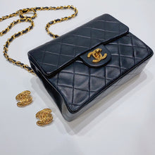 Load image into Gallery viewer, No.3596-Chanel Vintage Lambskin Classic Flap Mini 17cm
