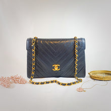 Charger l&#39;image dans la galerie, No.2187-Chanel Vintage Lambskin Flap Bag
